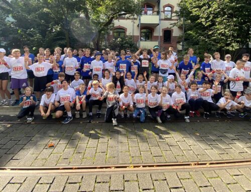 Laufbegeisterung an der ASS: Über 100 Schülerinnen und Schüler starten beim Mini-Marathon: